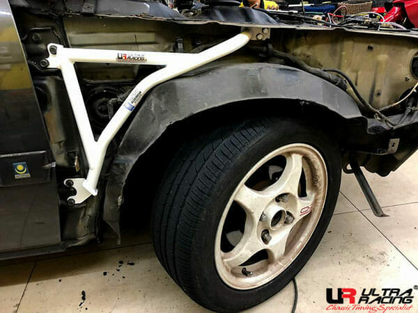 Soportes de aleta (007P) Ultra Racing para Hyundai Excel 1.5 89-95 /Proton Iswara 1.3/1.5 92-03/Saga 1.3 90-92 2WD