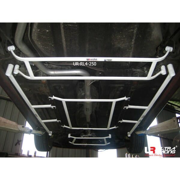 Barra inferior trasera (250) Ultra Racing para Hyundai Maxcruz (DM) 2.0D/2.2D 13+/Santa Fe 2.4 13-18 4WD
