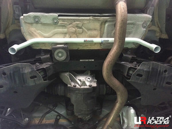 Barra inferior trasera 3289 Ultra Racing para BMW F32 435 3.0TT 13+
