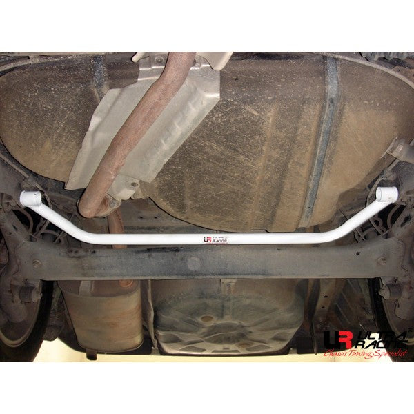 Barra de refuerzo inferior trasera Ultra Racing para Toyota Corolla 1,8 00-13