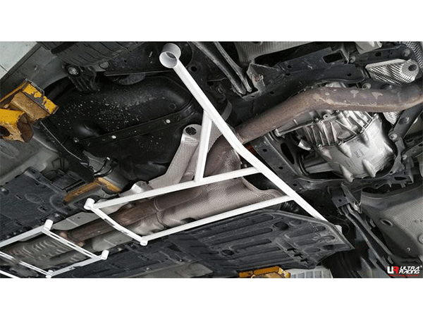 Barra inferior trasera (3759) Ultra Racing para Volvo XC90 T8 2.0 Twin Charge 4WD Hybrid 15+