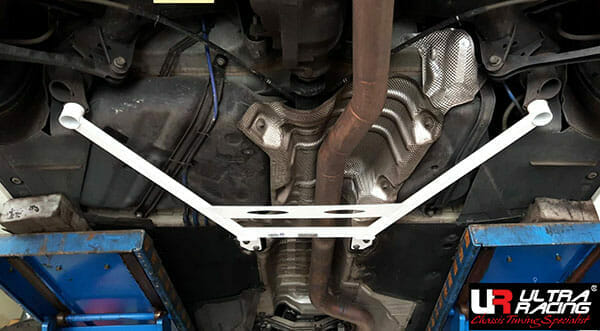 Refuerzo de subchasis trasero Ultra Racing para BMW F22 M235 3,0T 14+