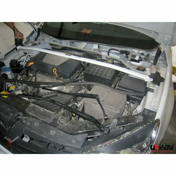 Barra de torre superior delantera (1806) Ultra Racing para Roewe 350 1.5 2WD 10-15