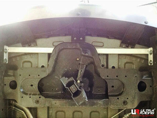Barra de torsión trasera (3151) Ultra Racing para Isuzu MU-X (RF10) 2.5 2WD/4WD 13-21