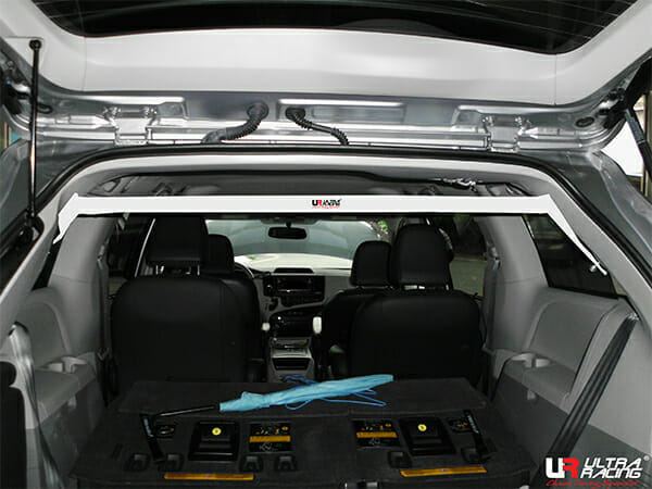 Barra del pilar C (2923-A) Ultra Racing para Toyota Sienna (XL30) 3.5 V6 2WD sin portón motorizado 10+