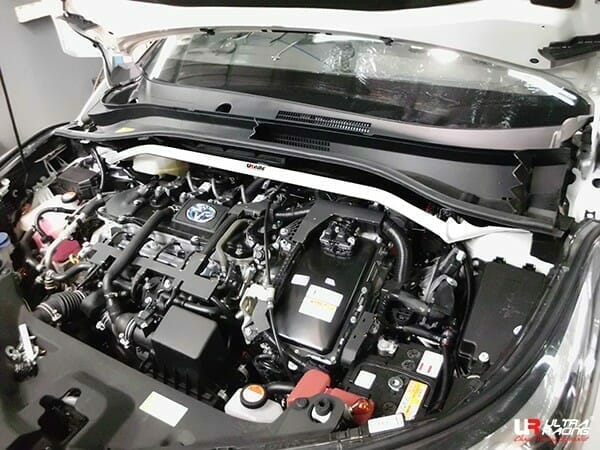 Barra de torre superior delantera (3838) Ultra Racing para Toyota C-HR (AX-10) 1.2T/1.8 2WD 18+