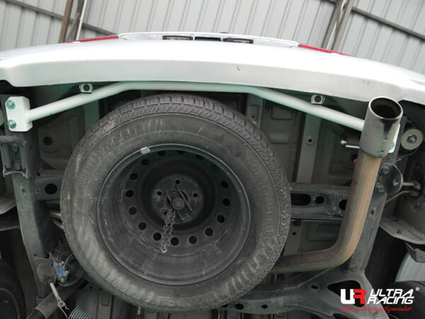 Barra de torsión trasera (3537) Ultra Racing para Toyota Innova (AN40) 2.0 2WD 11-15