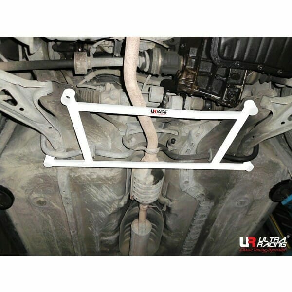Barra inferior delantera (2011) Ultra Racing para Toyota Soluna (AL50) 1,5 2WD 94-99