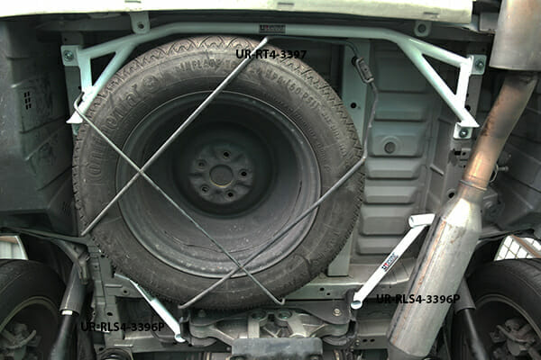 Barra inferior trasera (3396P) Ultra Racing para Toyota Alphard/Vellfre (AH20) 2.4/3.5 4WD 08-15