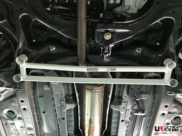 Barra inferior delantera (3750) Ultra Racing para Toyota Sienta (XP170) 1.5 15+/Vios 1.5 16+/Yaris 1.5 19+ 2WD