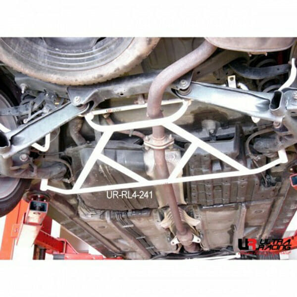 Barra inferior trasera (241) Ultra Racing para Toyota Wish (AE10) 2.0 2WD 03-17