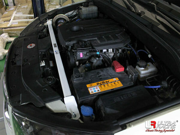 Barra de torre superior delantera (2650) Ultra Racing para Ssangyong Korando Sport 2.0D/2.9D 2WD/4WD 12-18