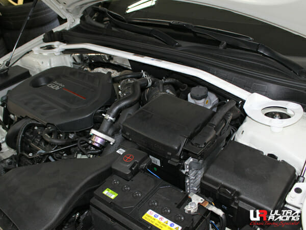 Barra de torre delantera superior (3313) Ultra Racing para Kia K7 (YG) 2.2D/2.4/2.5/3.0 16-21/Kia Optima 1.6T/1.7D/2.0 2WD 15-20