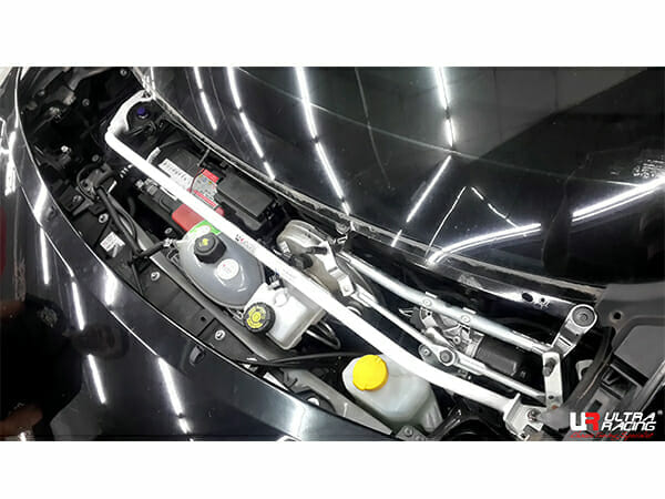 Barra de torre delantera superior (3424) Ultra Racing para Smart Fortwo (W453) 900-M281 2WD LHD 14+