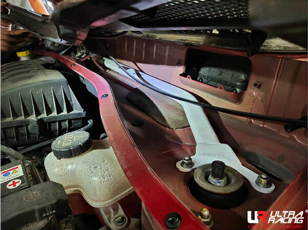 Barra de torre superior delantera (4070) Ultra Racing para MG ZS (SUV) 1.5 2WD ensamblado en Tailandia 17+