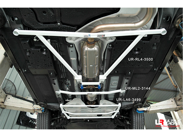 Barra inferior trasera (3500) Ultra Racing para Mazda CX-3 (DK) 1.5D/2.0 2WD 16+