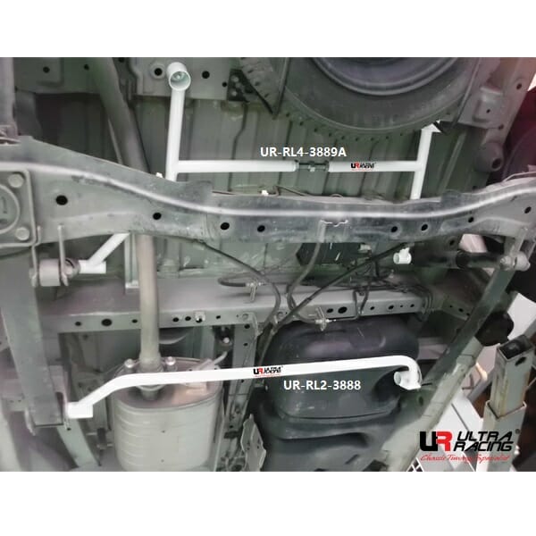Barra inferior trasera (3889A) Ultra Racing para Nissan NV200 (M20) 1.6 2WD 09+