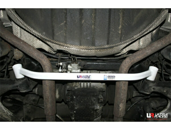 Barra inferior trasera (3608) Ultra Racing para BMW 7 E38 (728i) 2.8 2WD 94-01