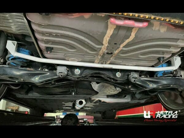 Barra inferior trasera Ultra Racing para Honda Civic FK 1.5T 17+