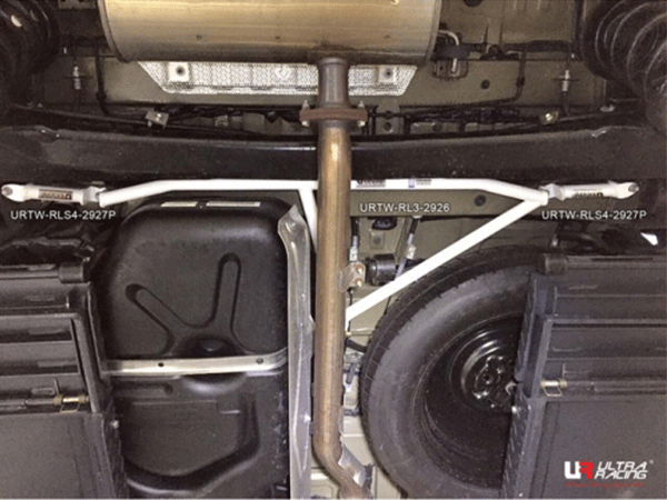 Barra inferior trasera (2927P) Ultra Racing para Toyota Sienna (XL30) 3.5 V6 2WD 10+