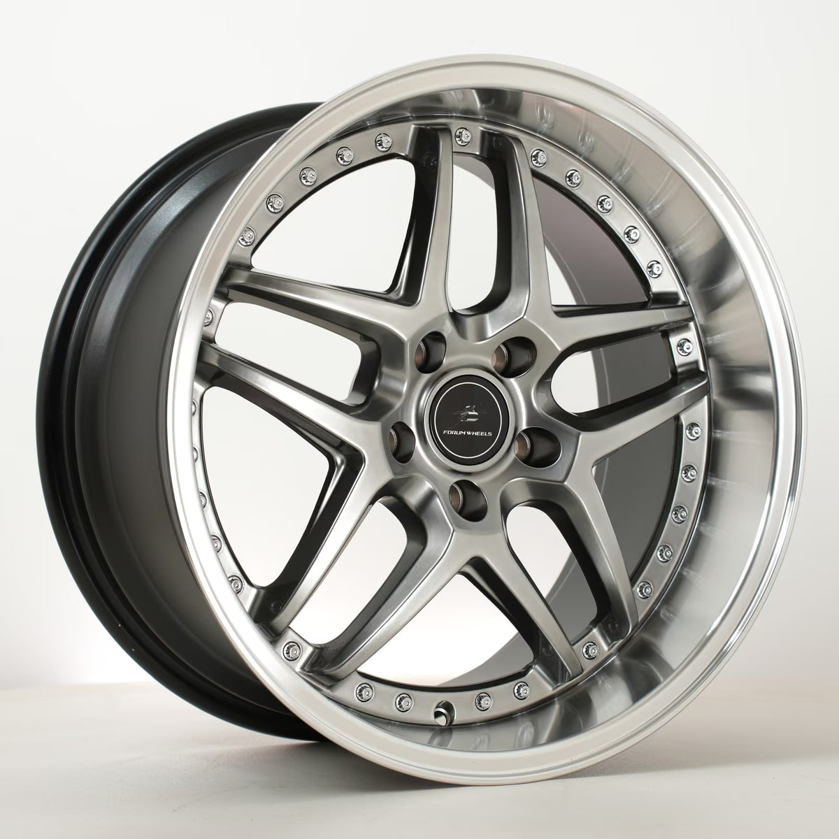 Llanta Forum Vice 18x9.5" 5x114.3 ET15 Gunmetal